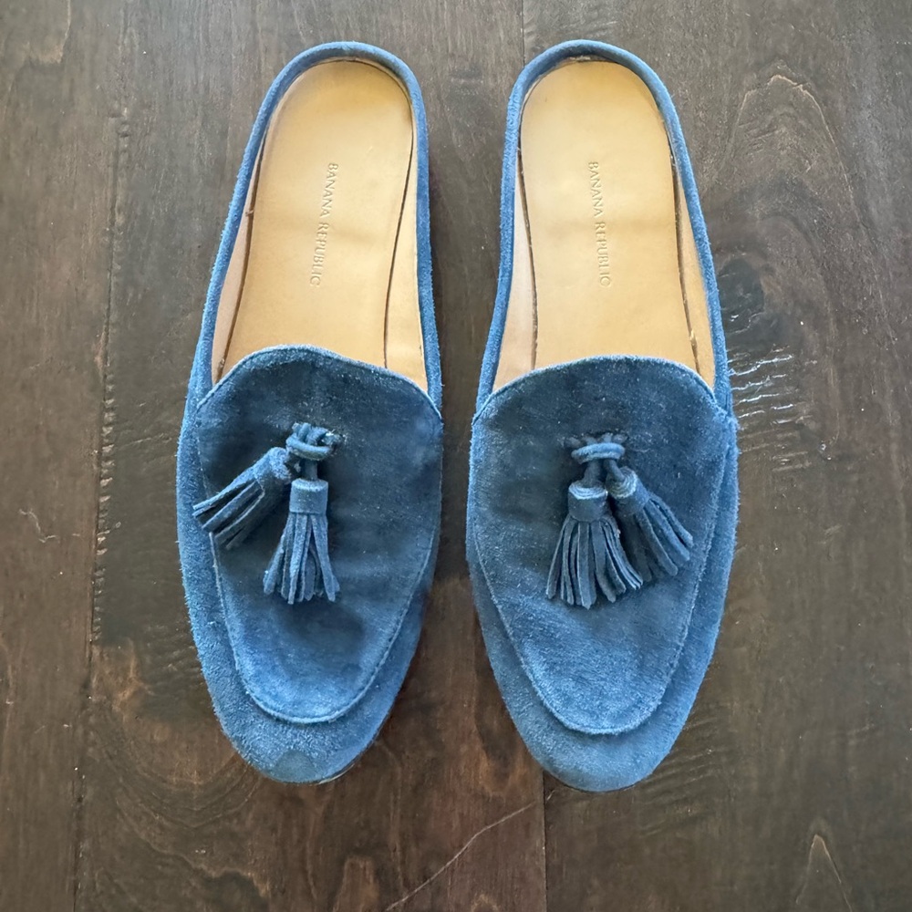 Banana Republic Blue Suede Women’s Tassel Mule Slides. Size 8